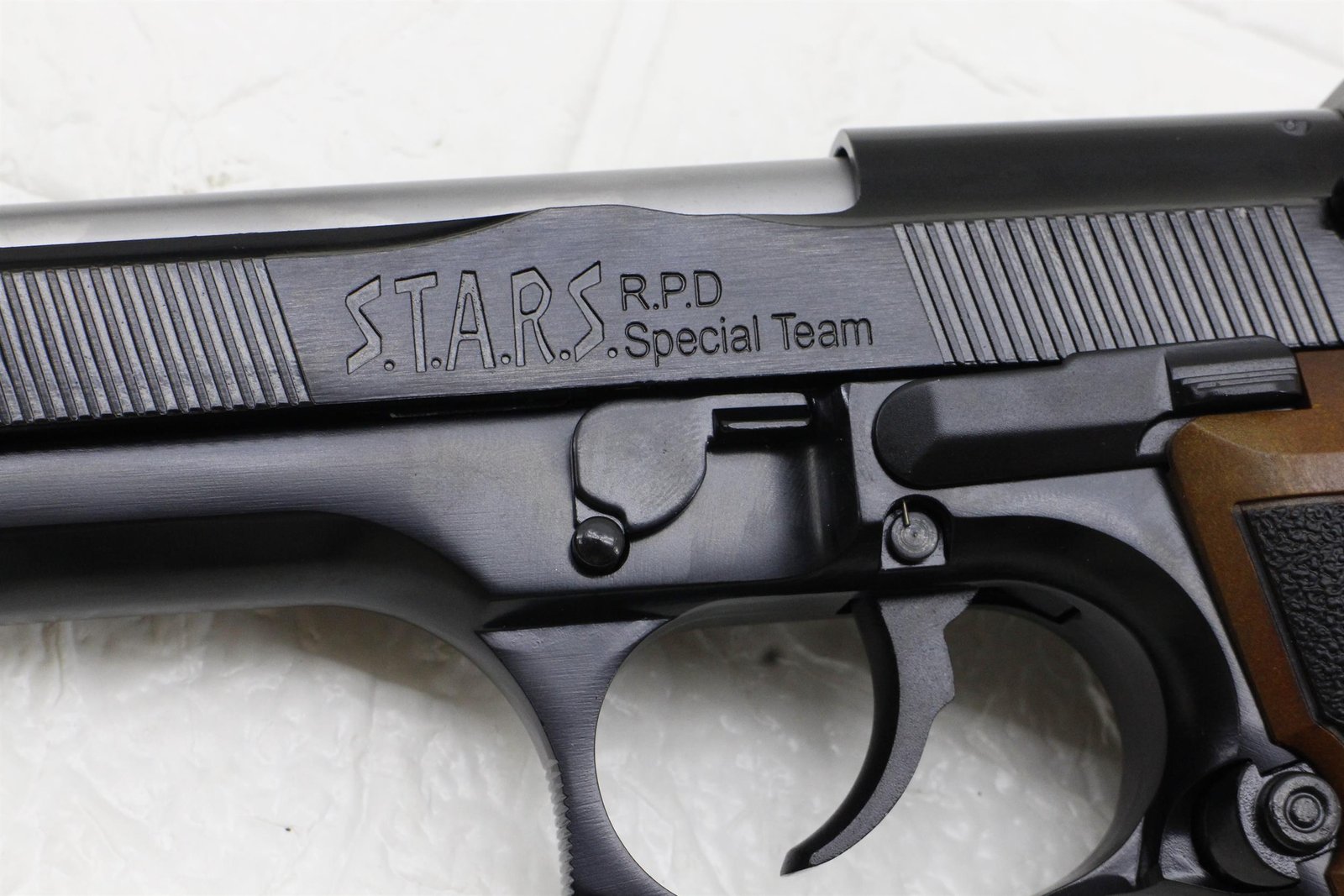 WE Beretta 92FS M9 Resident Evil Pistol GBB Airsoft - Gambar 4