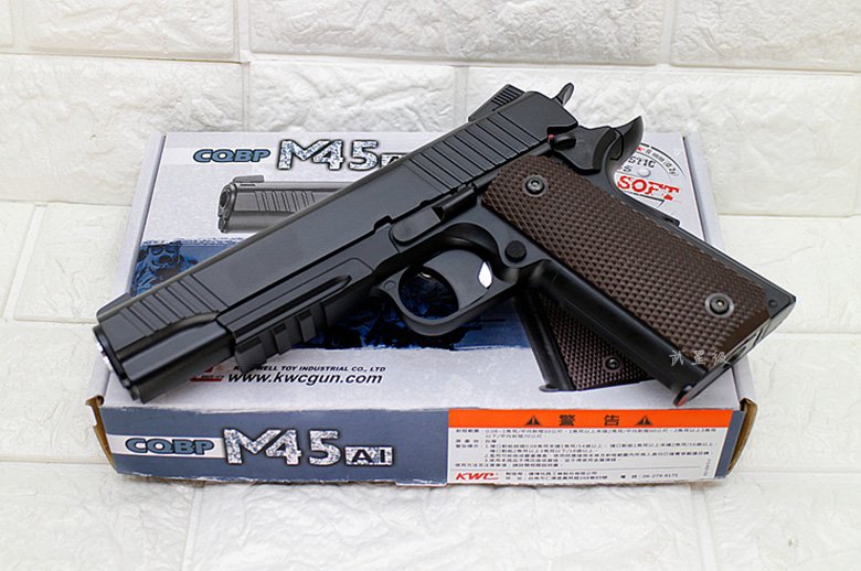 Pistol KWC M45A1 CQBP dengan slide metal, frame polymer dan magazen CO2