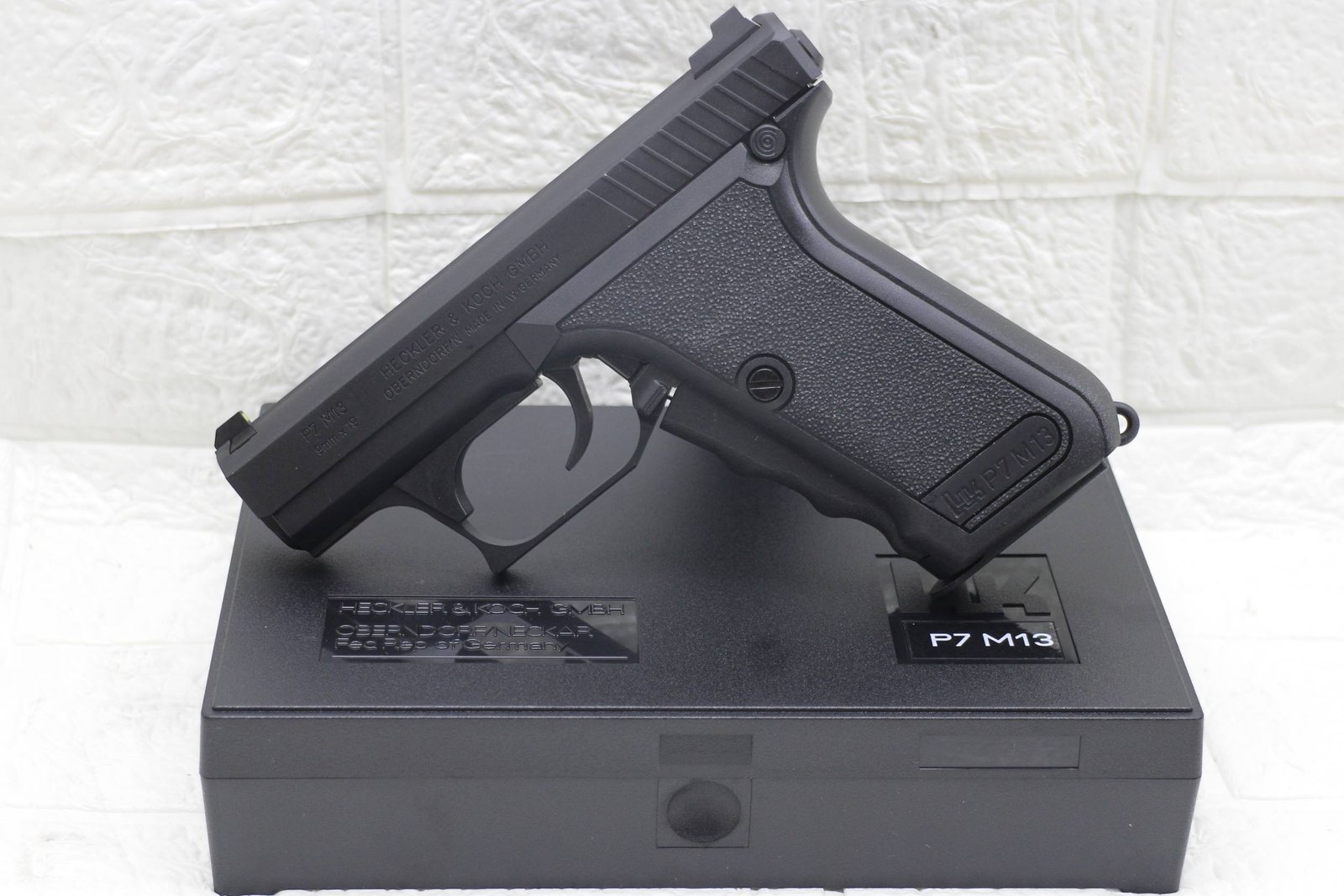 Umarex VFC H&K P7M13 Compact CCW Pistol GBB Airsoft - Gambar 2