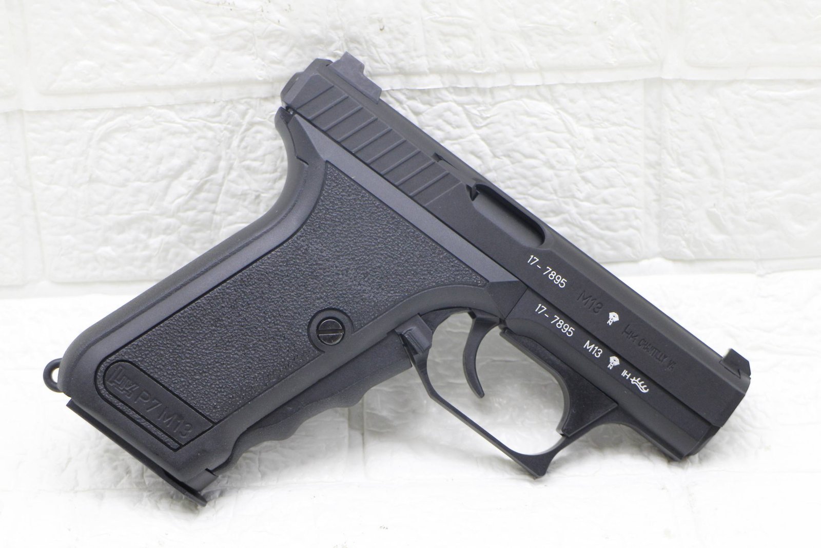 Umarex VFC H&K P7M13 Compact CCW Pistol GBB Airsoft - Gambar 4
